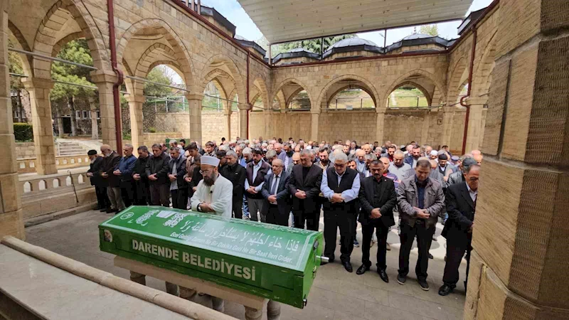 Kocası tarafından öldürülen kadın memleketinde gözyaşları arasında defnedildi
