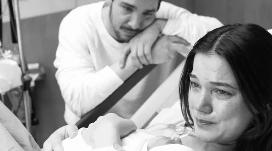 Pınar Deniz ve Kaan Yıldırım İlk Aile Pozunu Yayınladı: Minik Fikret Hakan Büyüledi!