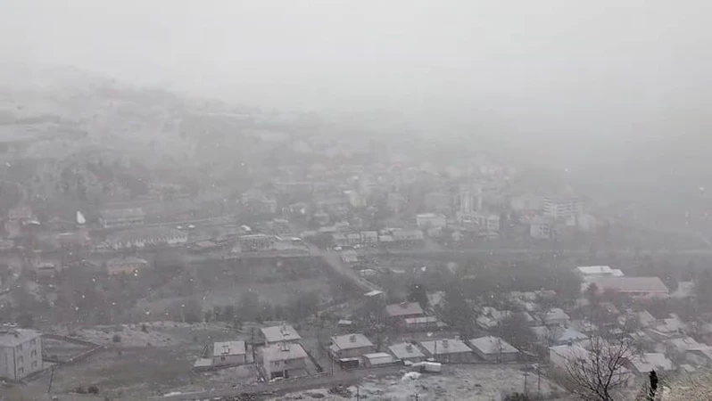 Tunceli’de nisan ayında kar sürprizi
