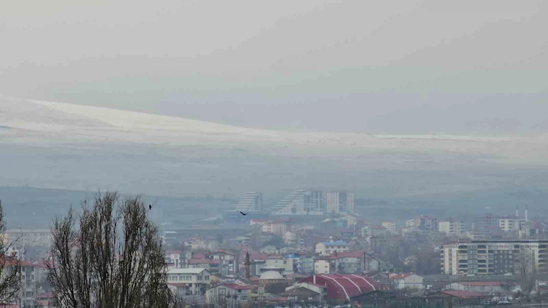 Tatvan’da kar yağışı etkili olmaya başladı