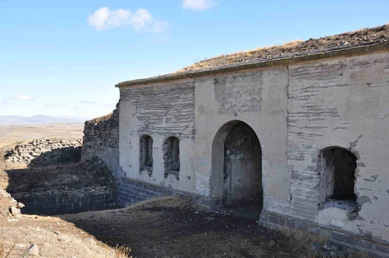 Kars’ta tarihi tabyalar yok oluyor

