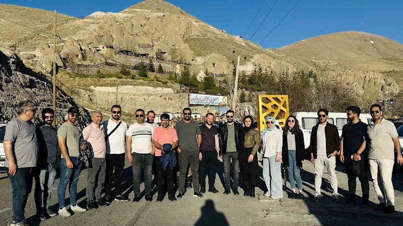 Yüksekovalılar Kendovan peribacalarına hayran kaldı
