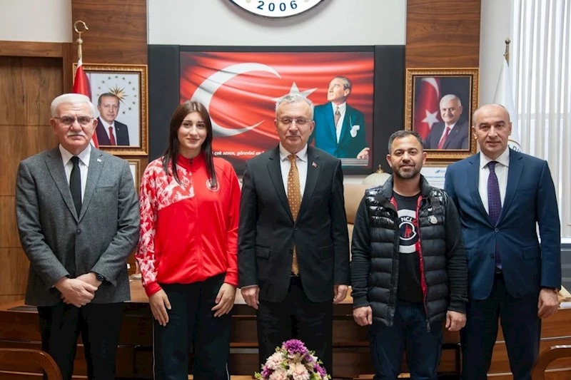 Avrupa şampiyonundan Rektör Levent’e ziyaret
