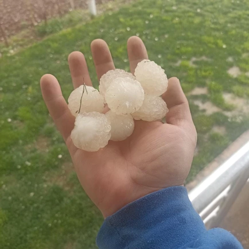 Elazığ’ın ilçe ve köylerinde dolu etkili oldu
