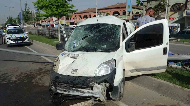 Malatya’da 5 araçlı zincirleme kaza: 3 kilometrelik kuyruk oluştu
