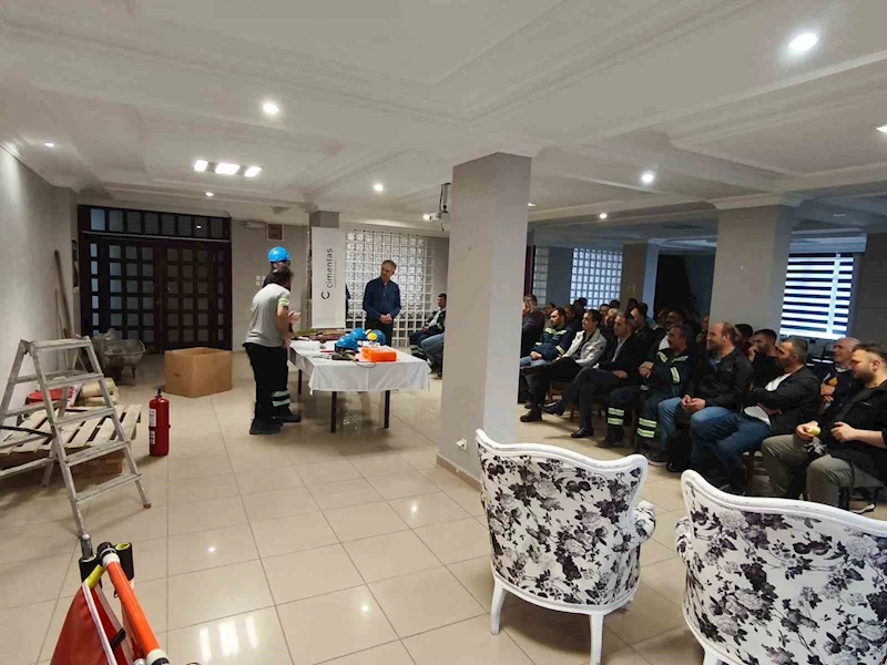 Kars’ta ‘Bana bir şey olmaz abi’ oyunu sahnelendi
