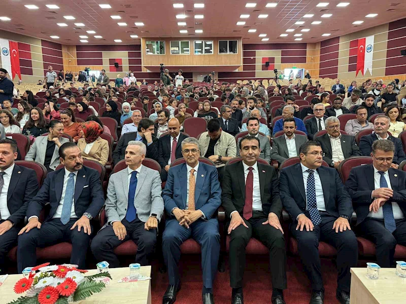Milletvekili Aydın, Kızıl Elma Türkçe Ödül törenine katıldı
