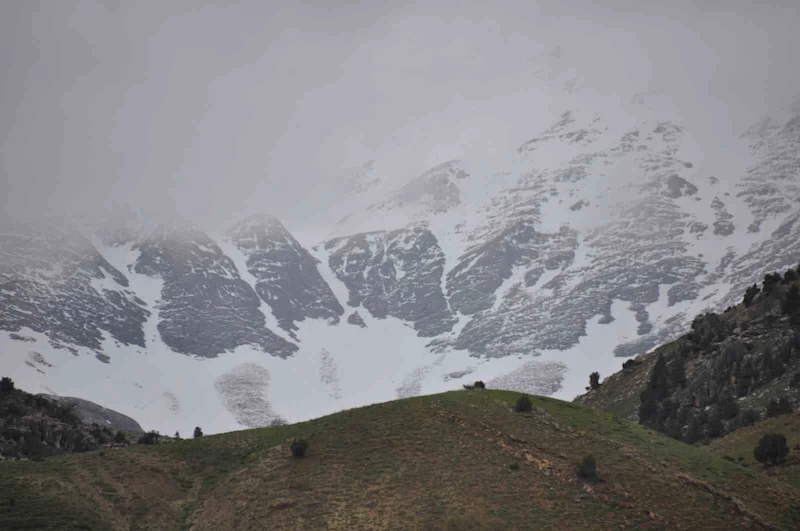 Tunceli’de yüksek kesimlere kar yağdı
