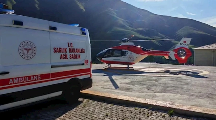 Bahçesaray’da yaşlı hasta helikopter ambulansla Van’a sevk edildi