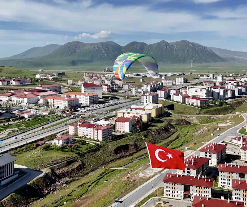 Bitlis semalarında yamaç paraşütü heyecanı yaşandı
