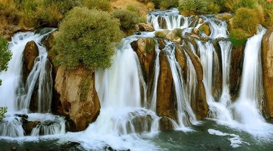 Muradiye Şelalesi Kurban Bayramı’nda Turist Akınına Uğradı 