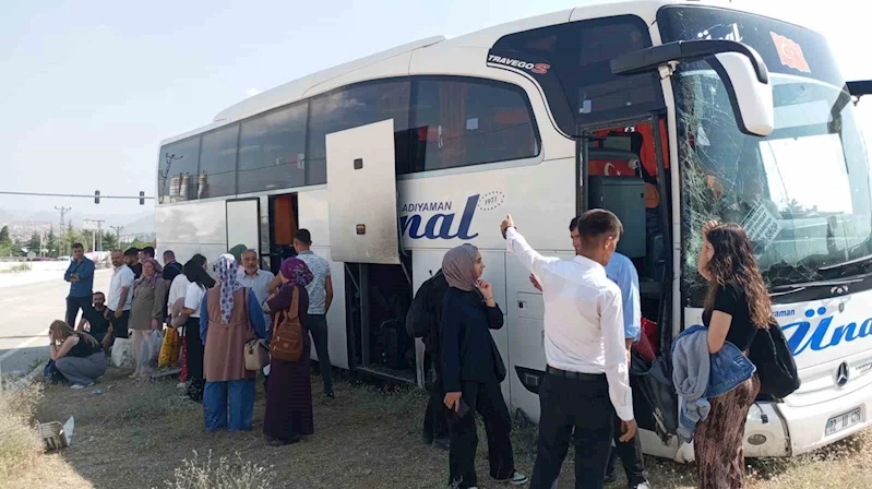 Yolcu otobüsü ile kamyonet çarpıştı: 1 yaralı
