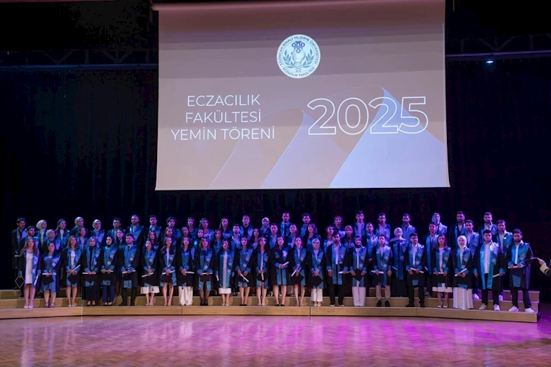 Eczacılık Fakültesi mezunları yemin etti
