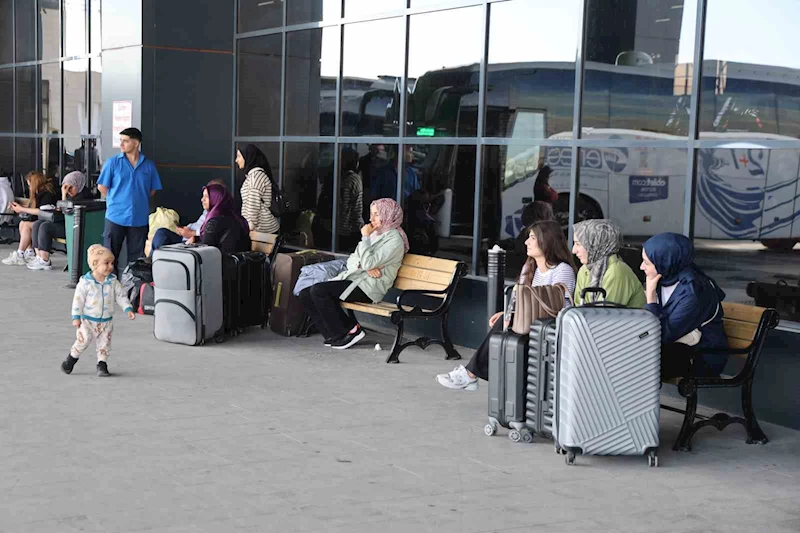 Elazığ’da bayram tatili uzamayınca otogar boş kaldı
