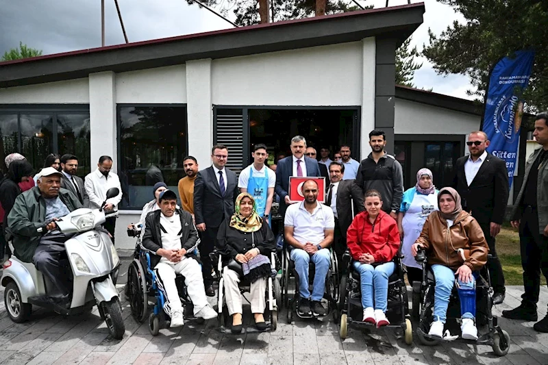 Vali Çiftçi, engelli vatandaşlarla bir araya geldi
