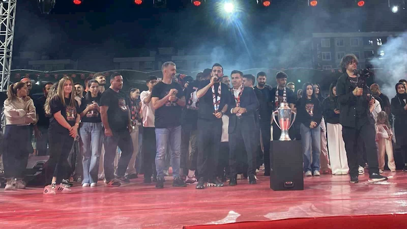 Vanspor FK’nın şampiyonluğu coşkuyla kutlandı
