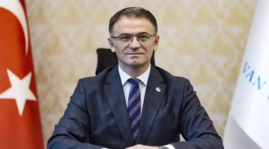 Van Valisi Balcı