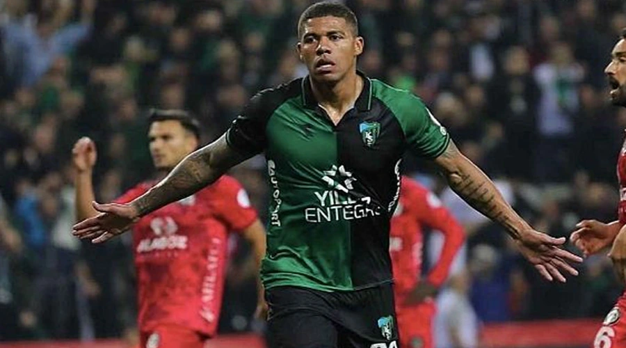 Vanspor FK, Gol Krallığına Adım Attı: Douglas Tanque Resmi Sözleşmeye İmza Attı!