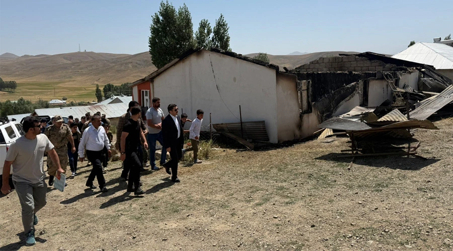 Özalp Kaymakamı Bulut, Yanan Evi Ziyaret Ederek Destek Sözü Verdi