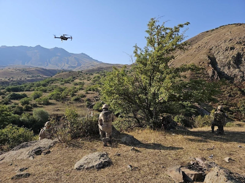 Kaybolan koyunları jandarma dronla buldu
