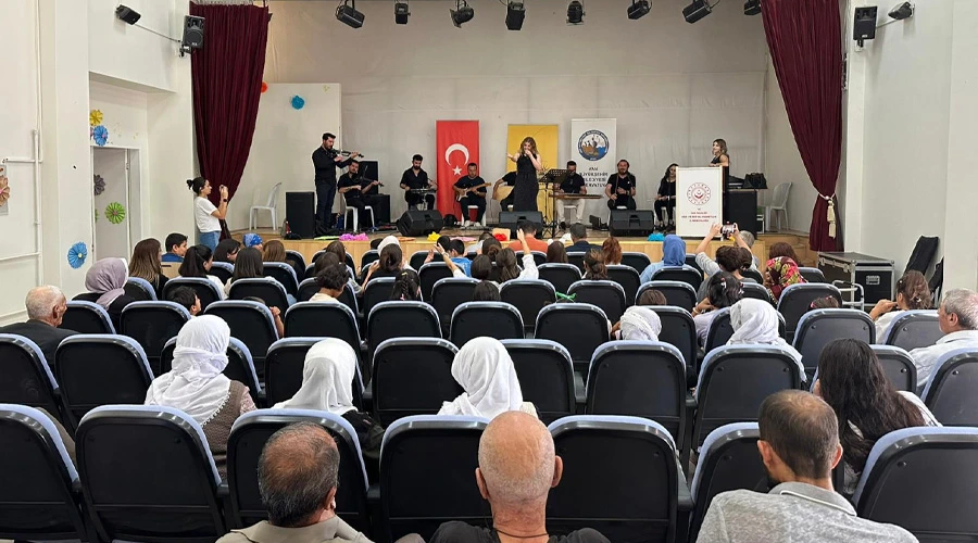 Van Büyükşehir Belediyesi Yaz Konserlerine Devam Ediyor