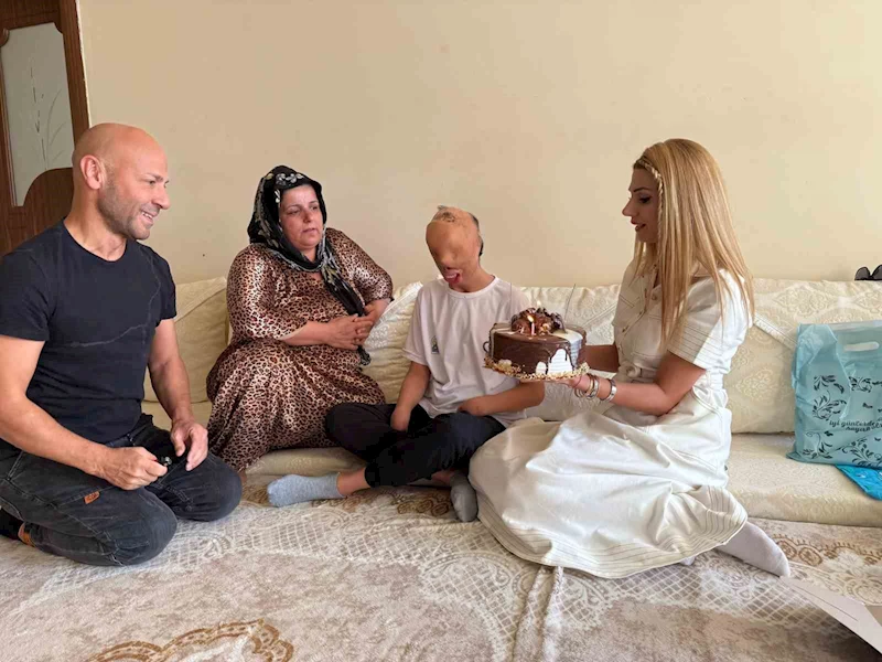 Kocaeli’nden Yüksekova’ya sevgi seli: Özel gereksinimli öğretmen bir çocuğun hayatına dokundu
