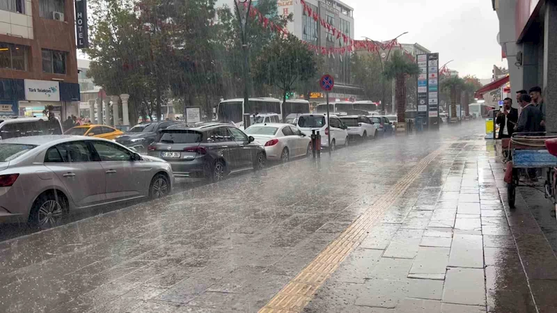Van’da sağanak yağış
