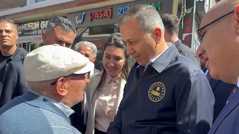 Bakan Yerlikaya Ağrı’da esnafla buluştu, taleplerini dinledi
