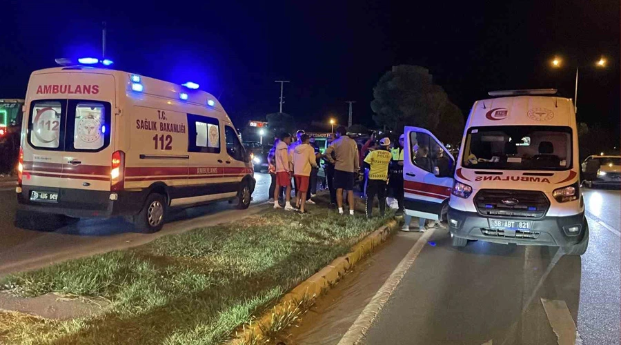 Sivassporlu futbolcular kazaya karıştı: 3’ü sporcu 5 kişi yaralandı