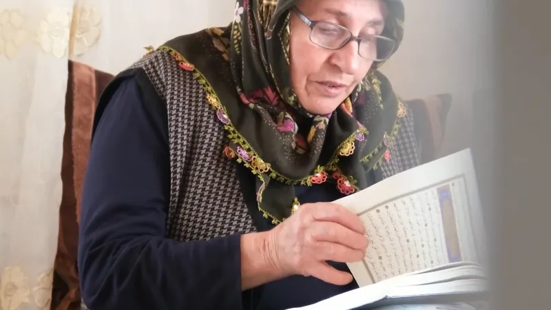 Yaşadığı mezrada ezan sesi duyan kadın: 
