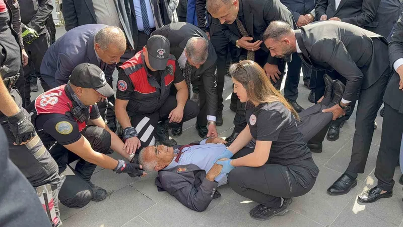 Gaziler Günü töreninde fenalaşan gazi hastaneye kaldırıldı
