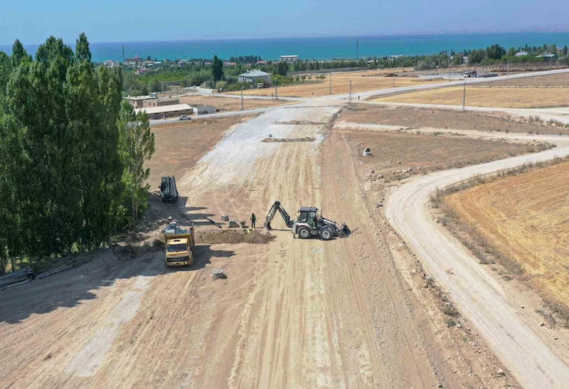 Van Büyükşehir Elmalık Yolunda yıkım çalışmaları yapıyor