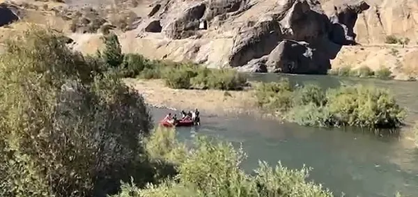 Beyhan Barajı’nda kapaklar açıldı: 4 kişi mahsur kaldı
