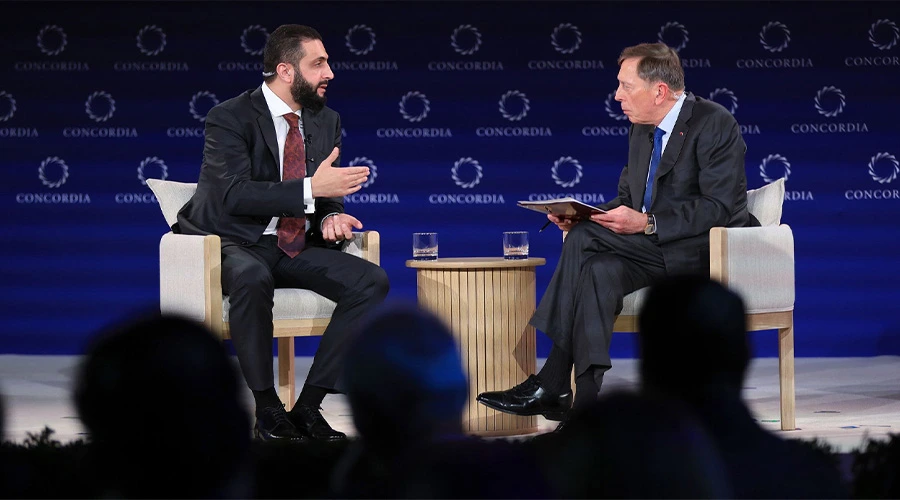 Suriye Devlet Başkanı eş-Şara eski CIA Başkanı Petraeus ile bir araya geldi