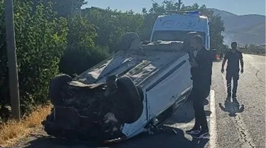 Elazığ’da otomobil takla attı: 3 yaralı