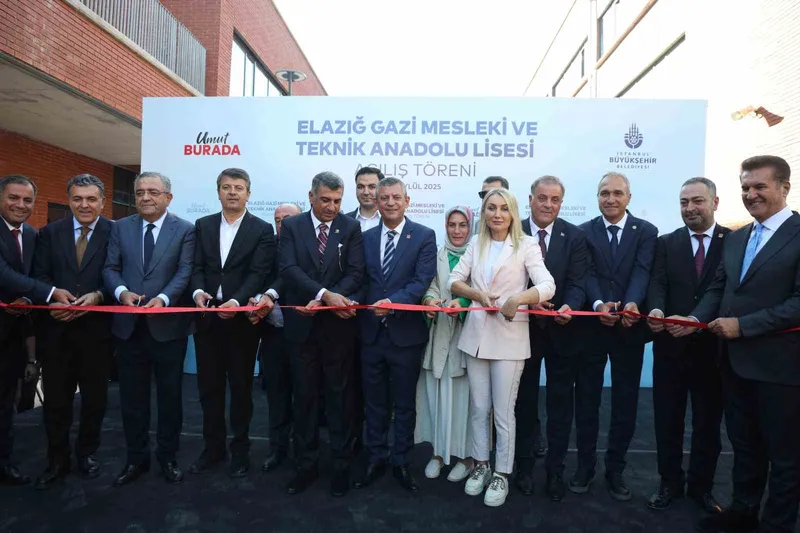 CHP Genel Başkanı Özel, Elazığ’da okul açılışına katıldı

