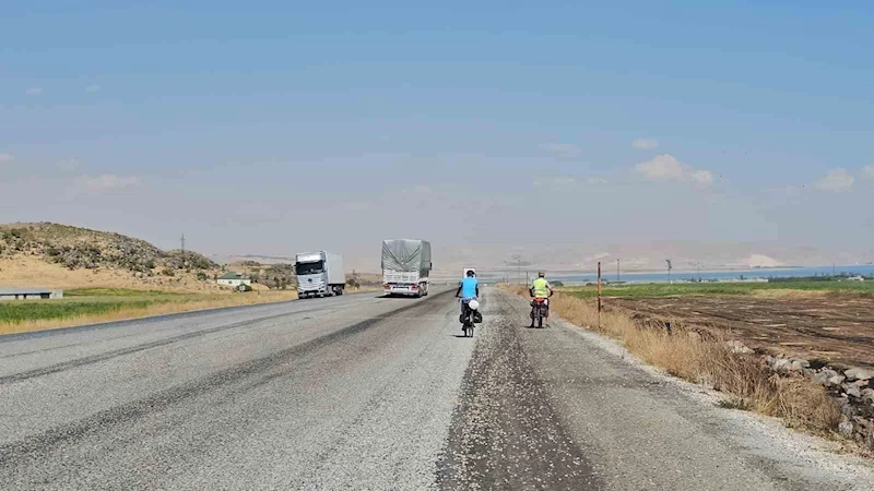 Bisikletseverlerden Van Gölü’ne büyük ilgi
