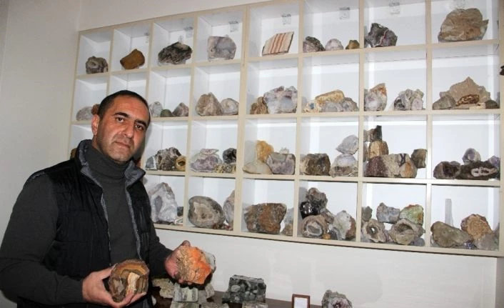 20 yıldır topladığı değerli taşlarla evini adeta müzeye çevirdi