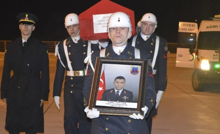 Ağrı’da şehit olan askerin cenazesi baba ocağına uğurlandı