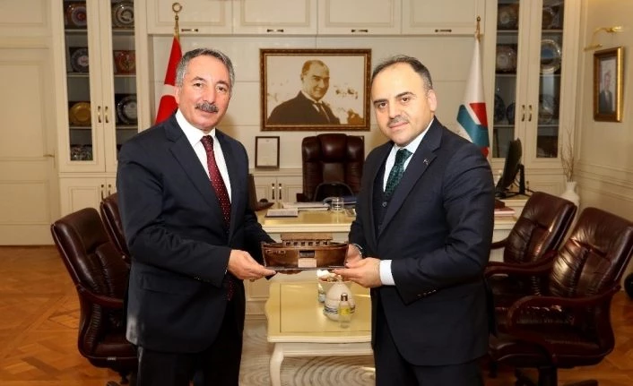AİÇÜ Rektörü Prof. Dr. Karabulut, TÜRKŞEKER Genel Müdürü Alkan’ı misafir etti
