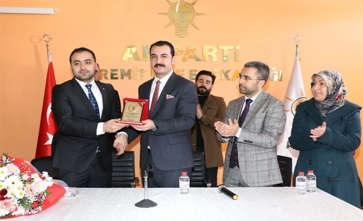 AK Parti Van Edremit İlçe Başkanlığında devir teslim töreni 