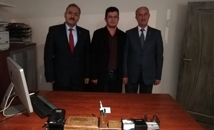 AK Parti Van Tuşba İlçe Başkanlığında devir teslim töreni 