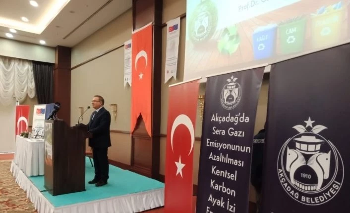 Akçadağ Belediyesi’nin ‘Karbon ayak izi envanteri’ kitabı tanıtıldı