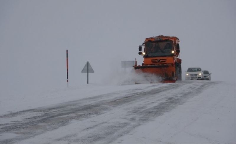 Ardahan’da ulaşıma kar, tipi ve sis engeli