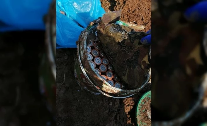 Bitlis’te araziye gizlenmiş çok sayıda pil ele geçirildi