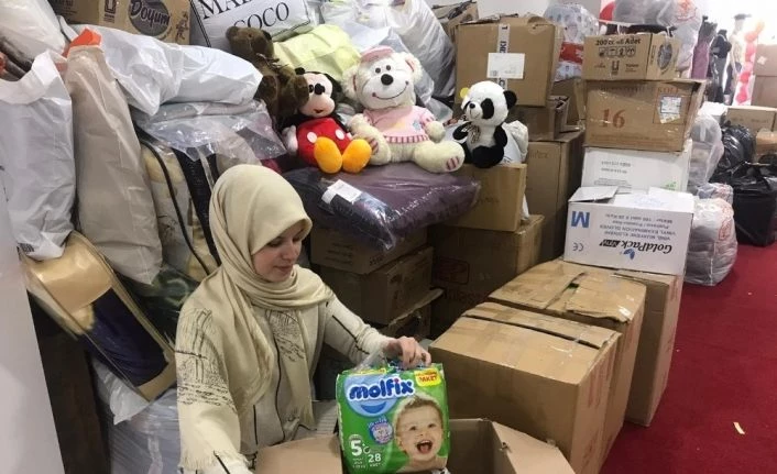 Depremzedeler için toplanan yardımlar AFAD’a teslim edildi