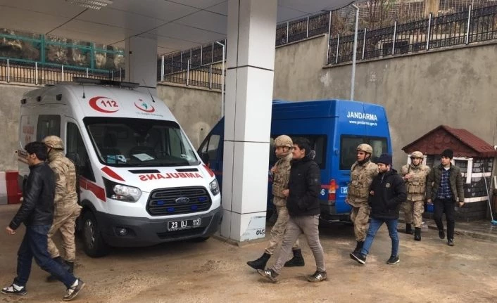 Elazığ’da bir minibüste 31 kaçak göçmen yakalandı