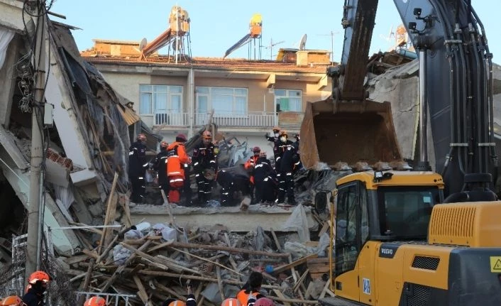 Elazığ’da depremin etkileri gün ağarınca ortaya çıktı