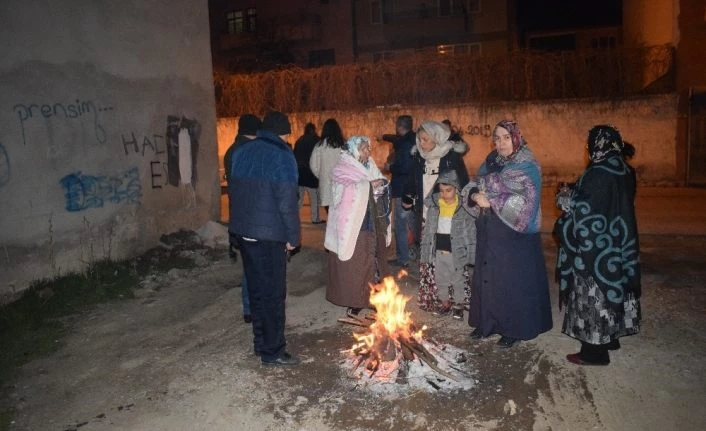Elazığ’daki deprem Malatya’da da hissedildi.. Deprem anı videoda..