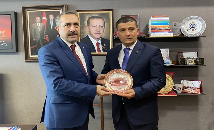 Erciş Kaymakamı Mehmetbeyoğlu AK Parti Van Milletvekili Arvas’ı ziyaret etti